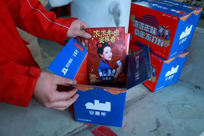 就地过年激发大创意，成就安慕希和京东物流天作之合
