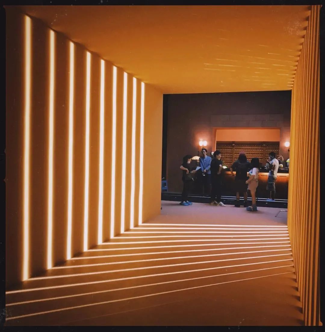 一个广告人在“人间照相馆”，创作了300首“影像诗”