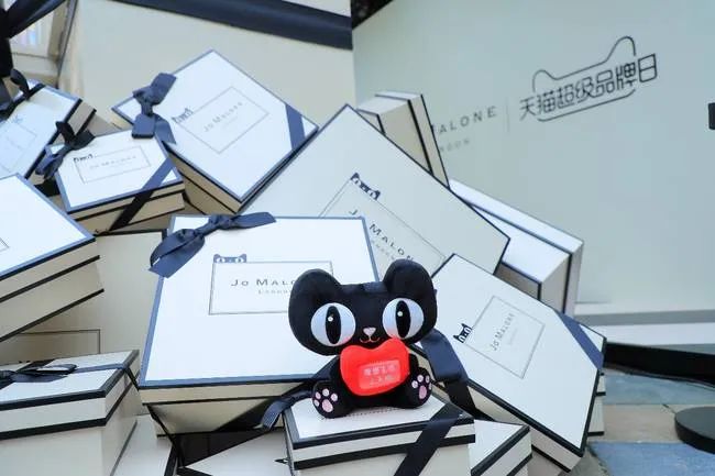 曾经的“沙龙香”之首祖玛珑，如何一步步成为了“街香”？