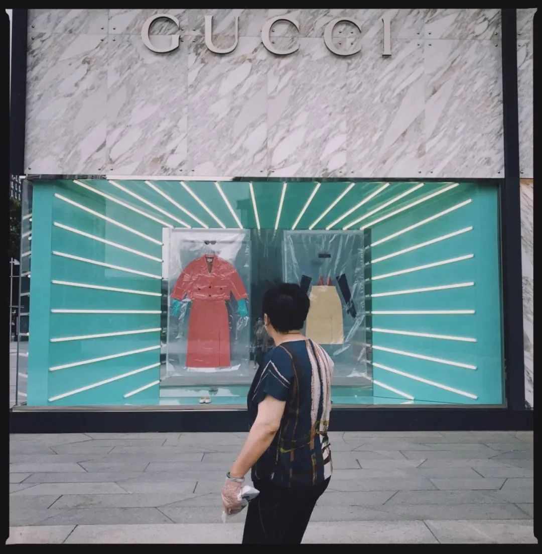 一个广告人在“人间照相馆”，创作了300首“影像诗”